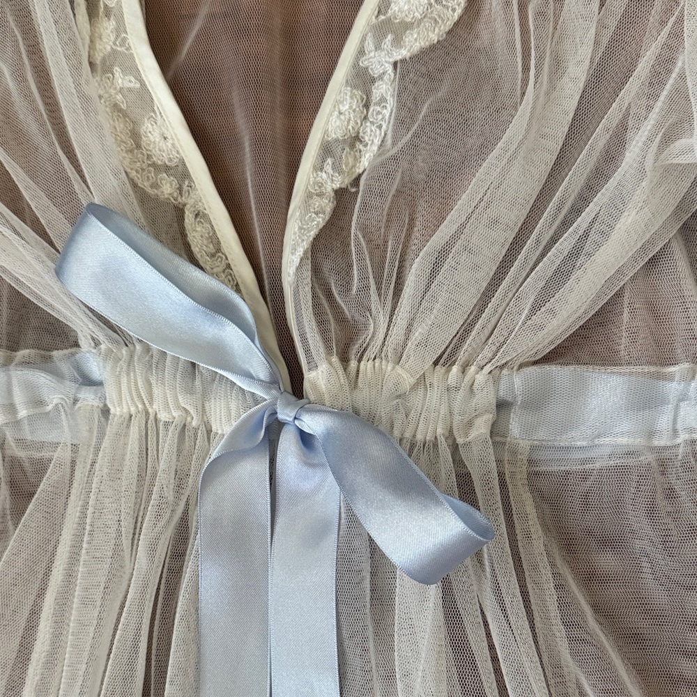 Vintage White Bridal Sheer Lace-Trim Robe Chemise with Blue Satin Tie - Fits S-L - Picture 4 of 5